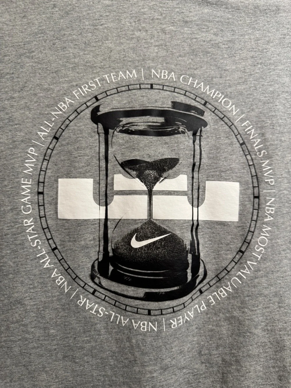 Nike Men’s Grey Crewneck Long-Sleeve Graphic Shirt